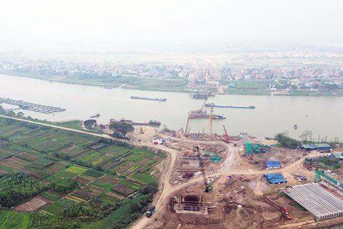 Công trường xây cầu vượt sông Đuống trên đường Vành đai 4 Hà Nội