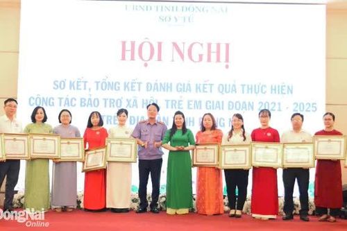 Chia sẻ yêu thương
