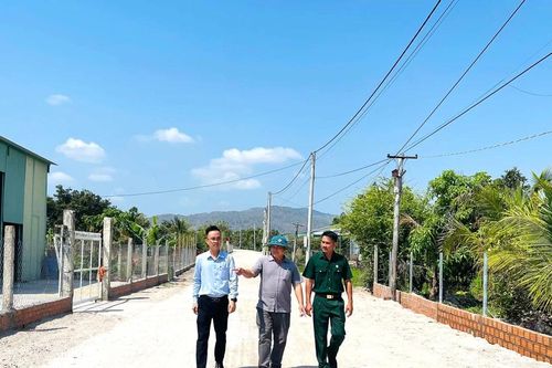 Những con đường 'Ý Đảng - Lòng dân'