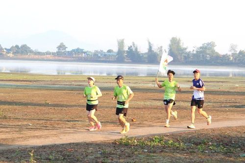 Hơn 300 VĐV tham gia chạy đồng hành khám phá làng Kép - Ia Ly