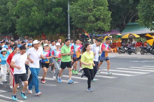 Xã Cam Lâm: Hơn 500 người tham gia Ngày chạy Olympic vì sức khỏe toàn dân, vì an ninh Tổ quốc năm 2026