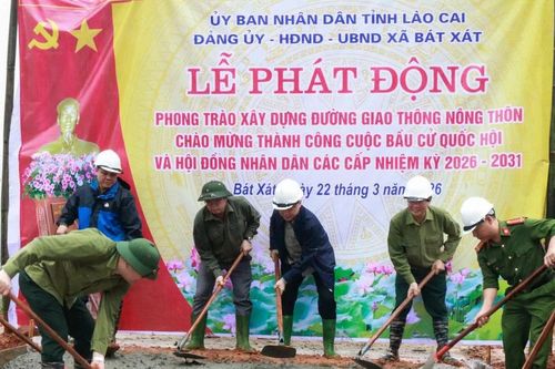 Xã Bát Xát và Bảo Thắng ra quân làm đường giao thông nông thôn