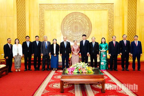 Đồng chí Bí thư Tỉnh ủy Trần Huy Tuấn tiếp Đoàn đại biểu cấp cao Hội đồng Quốc gia Mặt trận Đoàn kết Phát triển Tổ quốc Campuchia