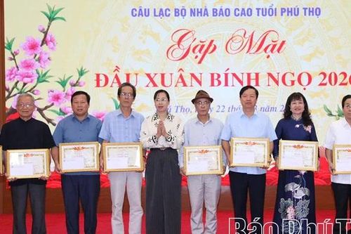 10 hội viên nhà báo cao tuổi được khen thưởng