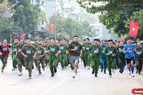 Thuận Châu 'Hưởng ứng Ngày chạy Olympic - Vì sức khỏe toàn dân -Vì An ninh Tổ quốc'