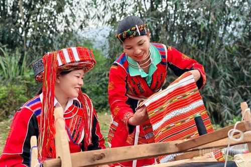 Giữ gìn bản sắc văn hóa dân tộc Pà Thẻn