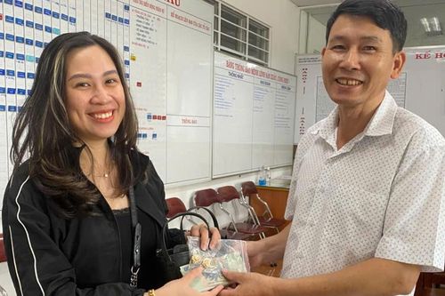 Trả lại tài sản hơn 100 triệu đồng cho nữ hành khách để quên trên tàu