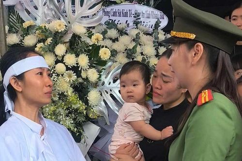 Xót cảnh con thơ chưa đầy tuổi, cha mẹ già yếu của đại úy hy sinh khi truy quét cát tặc