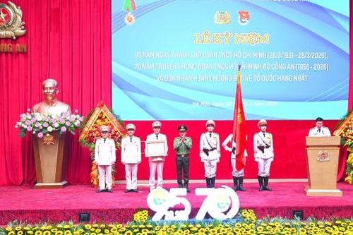 Đoàn Thanh niên Bộ Công an đón nhận Huân chương Bảo vệ Tổ quốc hạng Nhất