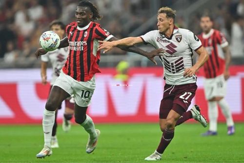 AC Milan tiếp tục bám đuổi Inter Milan
