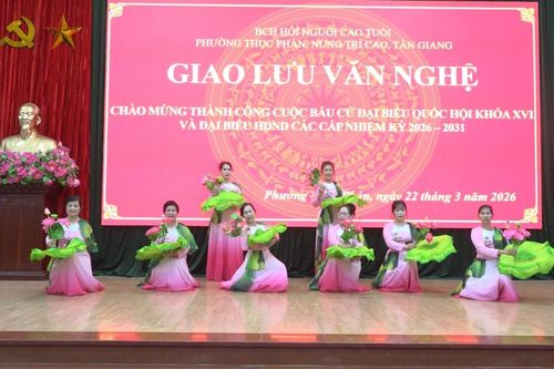 Người cao tuổi 3 phường giao lưu văn nghệ chào mừng thành công cuộc bầu cử
