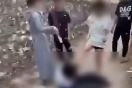 Công an vào cuộc vụ nữ sinh bị đánh hội đồng dã man đến bất tỉnh, nhiều người đứng nhìn gây bức xúc