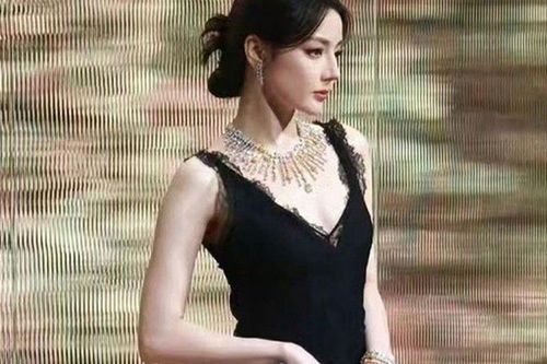 Đẳng cấp 'Đệ nhất mỹ nhân': Nhiệt Ba vừa xuất hiện đã chiếm trọn No.1 Hot Search