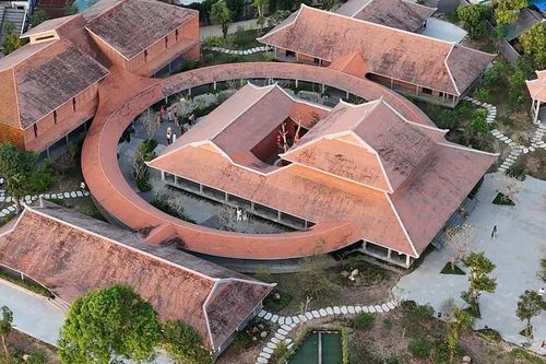 Khám phá ngôi cổ tự với kiến trúc hành lang hình tròn độc đáo ở Huế