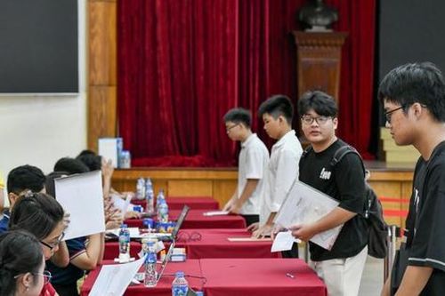 Học phí leo thang, không nên lựa chọn theo cảm tính