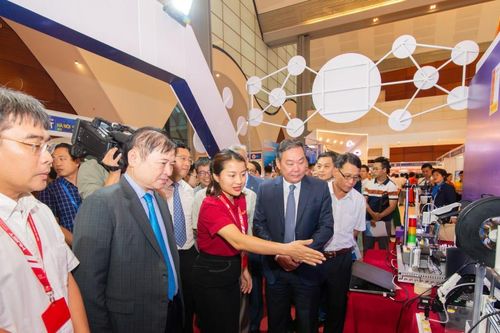 Thi đua đổi mới sáng tạo, phát triển khoa học, công nghệ, chuyển đổi số, chuyển đổi xanh