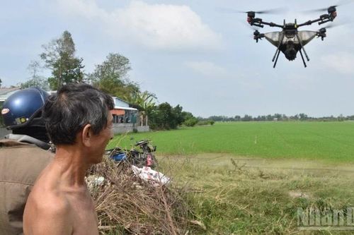 Người nông dân trước làn sóng AI: Từ người làm ruộng đến người vận hành dữ liệu