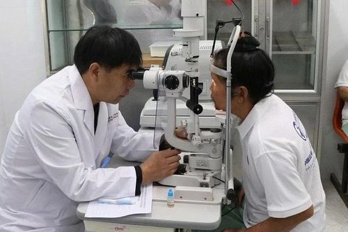 Phẫu thuật miễn phí cho 100 bệnh nhân bị đục thủy tinh thể ở Điện Biên