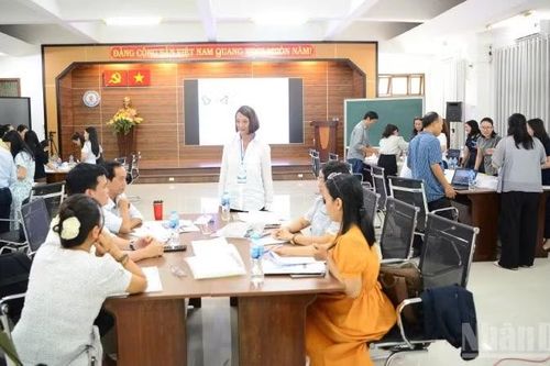 Học qua chơi từng bước vào giảng đường sư phạm