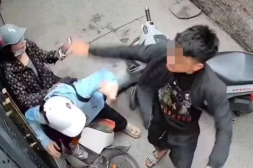 Nam thanh niên đánh người phụ nữ giữa đường gây bức xúc xã hội