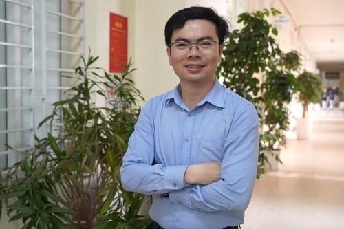 Từ sinh viên tài năng Toán tới Hiệu trưởng chuyên Khoa học Tự nhiên