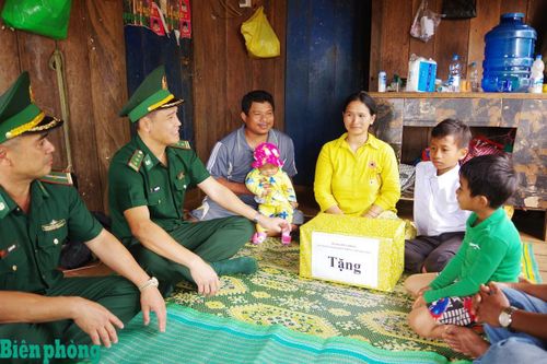 Nhịp cầu tri thức nơi biên giới