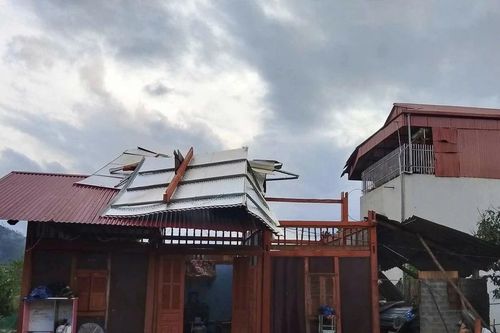 Huy động hàng trăm người khắc phục hậu quả dông lốc, giúp người dân sớm ổn định cuộc sống
