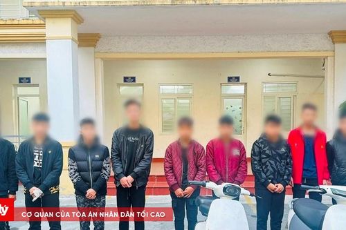 2 nhóm thanh niên dùng các loại hung khí đánh nhau khiến 4 người bị thương