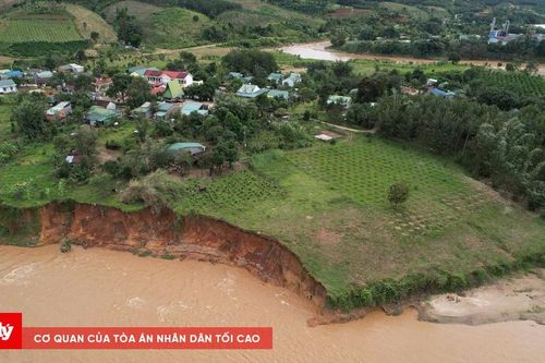 Sạt lở bờ sông Pô Kô đe dọa đời sống hàng chục hộ dân