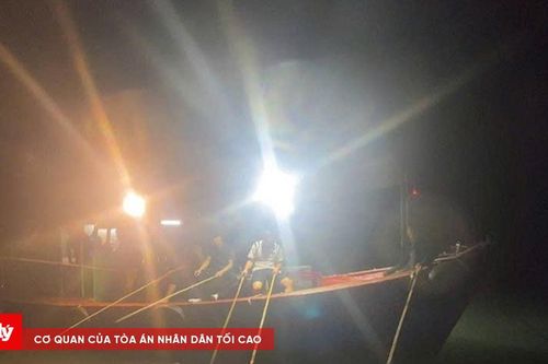 Chấn chỉnh hoạt động câu mực trái phép trên vịnh Hạ Long
