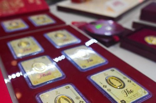 Tiệm vàng ồ ạt 'xả hàng', cho mua thoải mái khi giá chênh tới gần 30 triệu/lượng