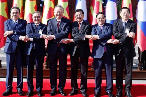 Lãnh đạo cấp cao Việt Nam chúc mừng ban lãnh đạo mới của Lào