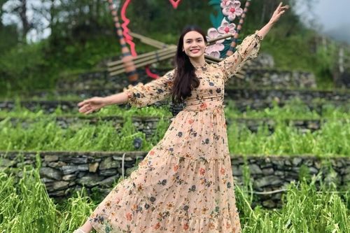 NSND Phạm Phương Thảo trẻ trung tuổi 44, Chi Pu sexy trên đường phố