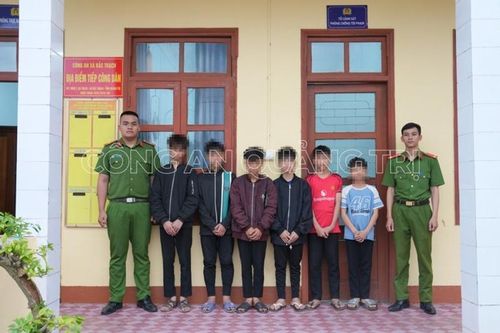 Làm rõ nhóm 'hồng hài nhi' ném đá xe ô tô trên cao tốc