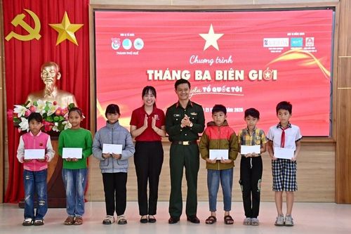VKSQS khu vực 42 tuyên truyền pháp luật và tham gia chương trình 'Tháng Ba biên giới'
