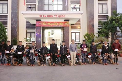 Xử lý nhóm thanh, thiếu niên phóng nhanh, vượt ẩu gây mất trật tự an toàn giao thông