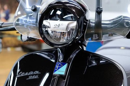 Khám phá xe máy Vespa vừa ra mắt tại Việt Nam có giá đắt hơn ô tô Kia Morning, Grand i10