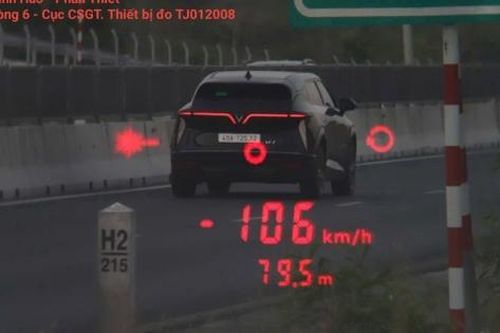 Cảnh sát giao thông tập trung xử lý vi phạm tốc độ trên tuyến cao tốc