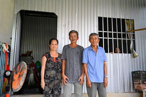 Ông Trưởng làm từ thiện