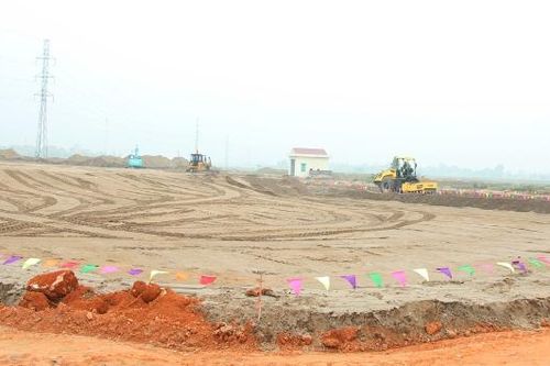 Thưởng cho hộ bàn giao mặt bằng sớm để thực hiện một số hạng mục dự án Cảng hàng không quốc tế Gia Bình