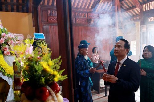 Lãnh đạo thành phố Đà Nẵng dâng hương tưởng niệm 100 năm ngày mất nhà yêu nước Phan Châu Trinh