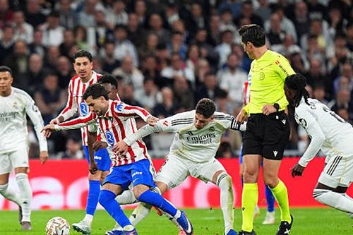 Real Madrid thắng kịch tính Atletico 3-2: Đỉnh cao Vinicius và dấu hỏi Dani Carvajal