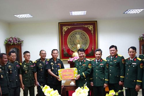 Bền bỉ vun đắp tình hữu nghị láng giềng