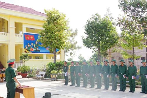 Kiểm tra huấn luyện chiến sĩ mới tại Trung đoàn Bộ binh 812