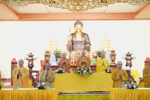 Bắc Ninh: 1.000 Phật tử Đạo tràng Pháp Hoa chùa Đại Thành dự lễ khai pháp và mừng thọ các bậc cao niên
