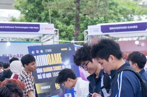 Ưu tiên tuyển sinh viên mới ra trường: Kiến thức và thái độ là then chốt