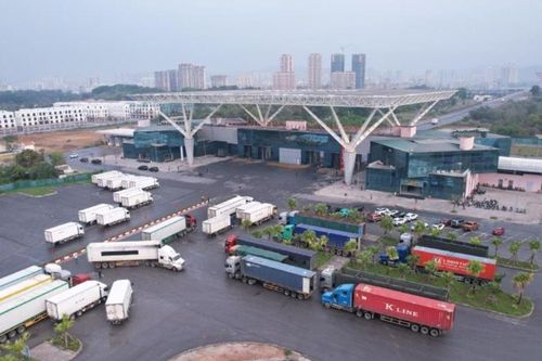 Quảng Ninh: Thông quan hơn 3.600 tấn hàng hóa qua cầu Bắc Luân II dịp cuối tuần