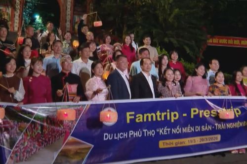 Đặc sắc tour đêm 'Đền Hùng lung linh nguồn cội'