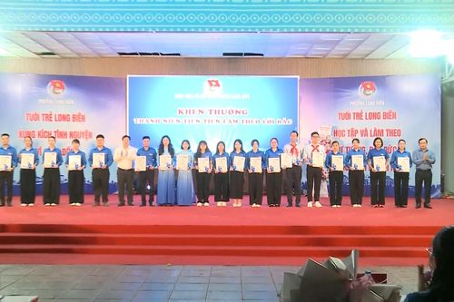 Tuyên dương thanh niên tiên tiến làm theo lời Bác