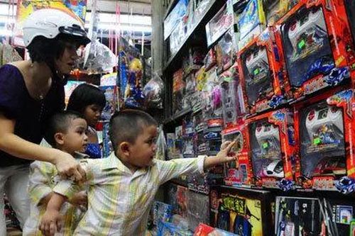 Trẻ nghiện mua sắm: 5 sai lầm phổ biến cha mẹ đang mắc phải